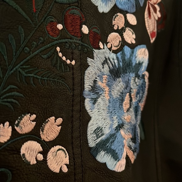 ✨Reduced NWOT LANE BRYANT faux leather moto jacket, embroidery, embellish - Plus - Picture 15 of 15